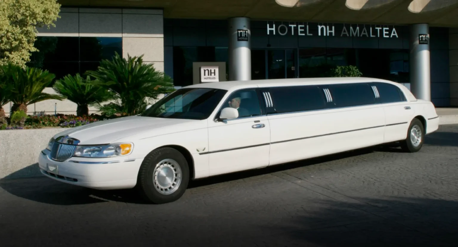 imagen limusina blanca alquiler