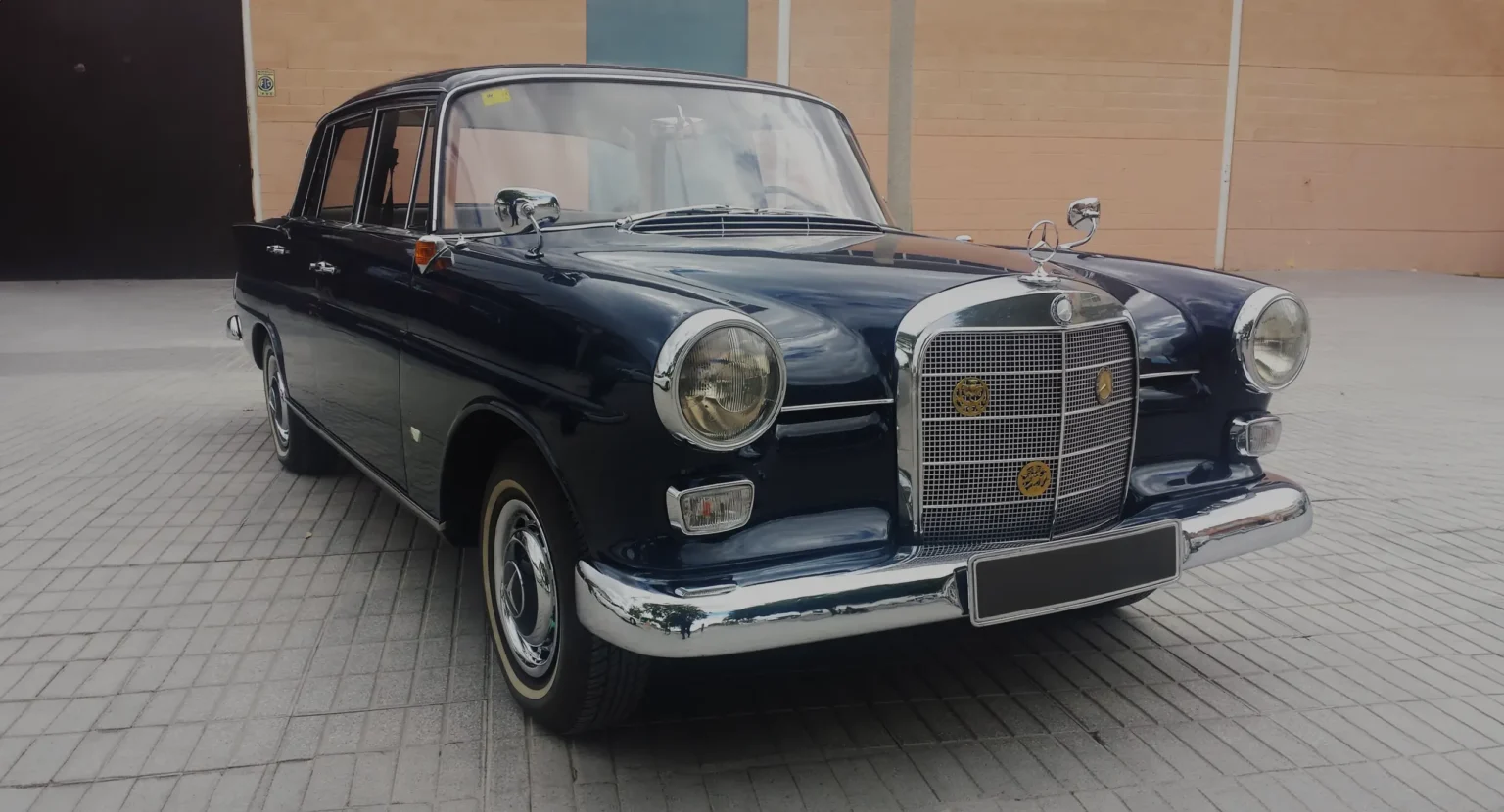 Mercedes 190 colas